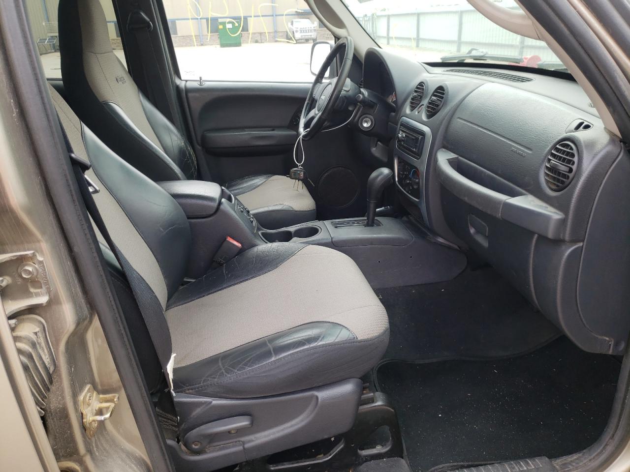 Photo 5 from auction – 2004 JEEP LIBERTY SP with VIN 1J4GL48K24W170344