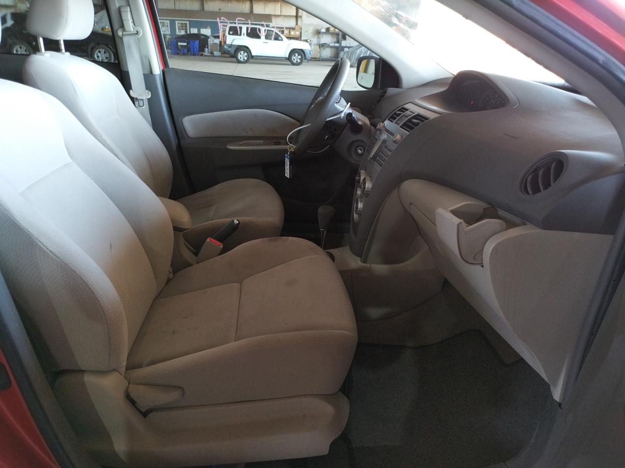 Photo 5 from auction – 2011 TOYOTA YARIS with VIN JTDBT4K39B1402997