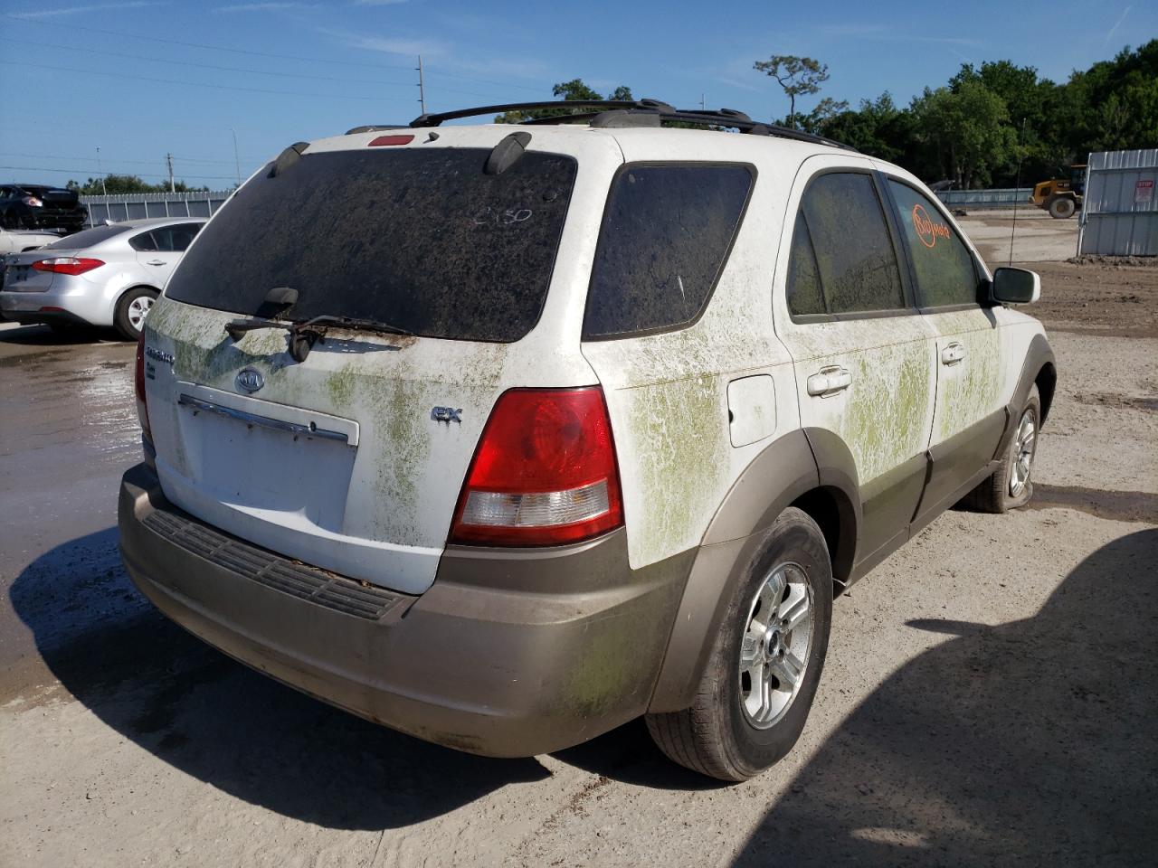 Photo 4 from auction – 2005 KIA SORENTO EX with VIN KNDJD733755495556
