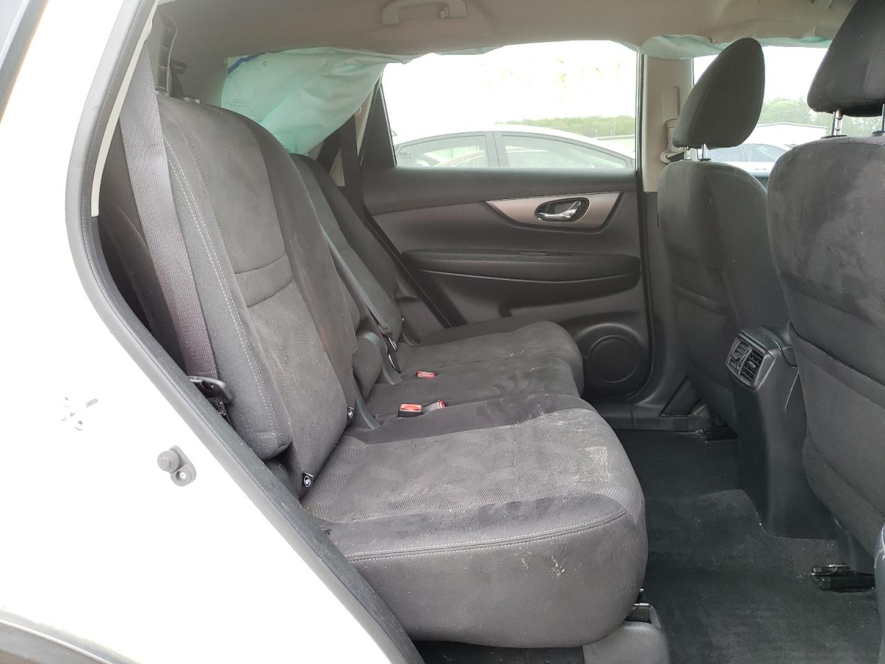 Photo 6 from auction – 2016 NISSAN ROGUE S with VIN KNMAT2MT2GP599299