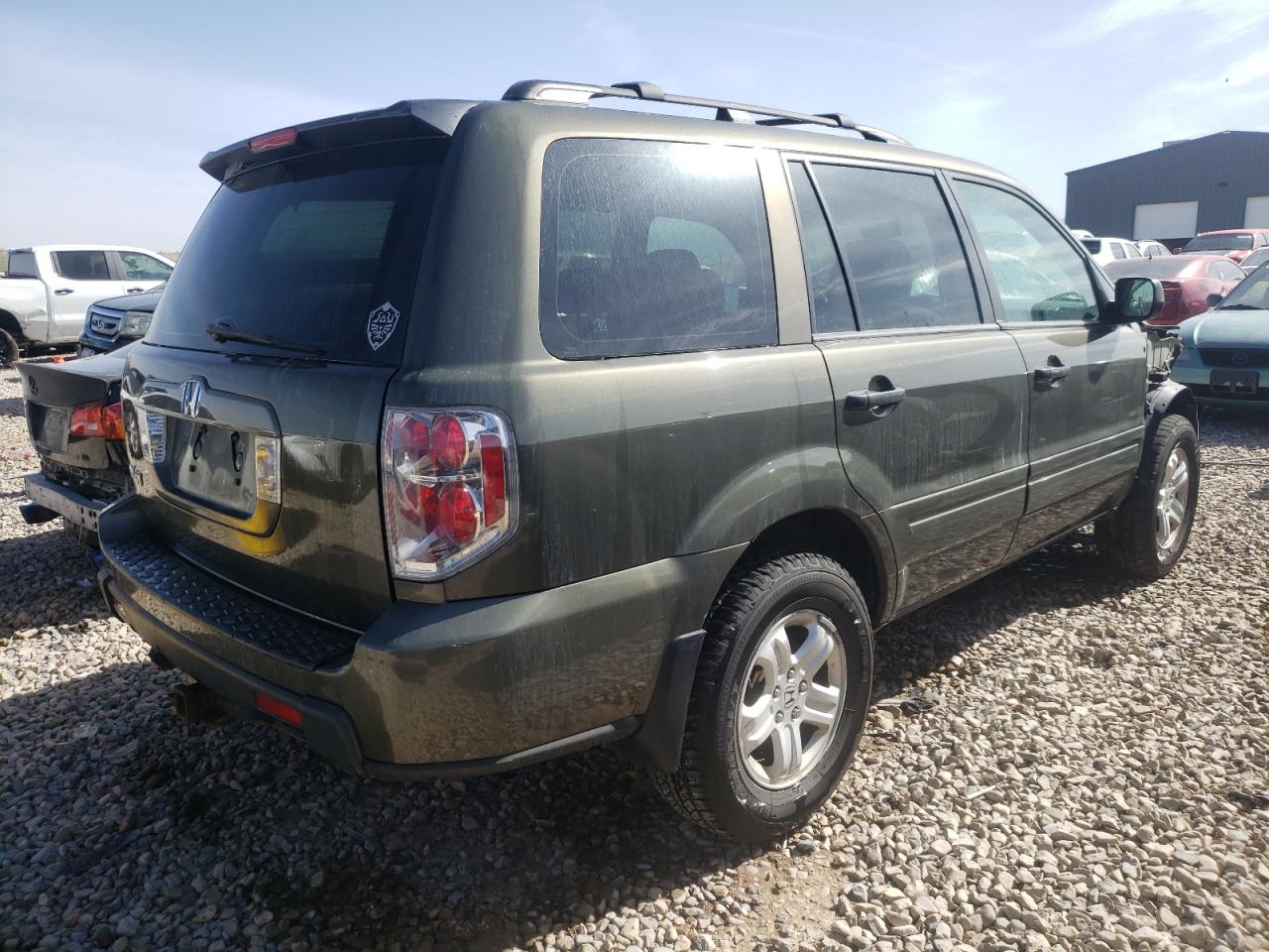 Photo 4 from auction – 2006 HONDA PILOT LX with VIN 2HKYF18166H001122