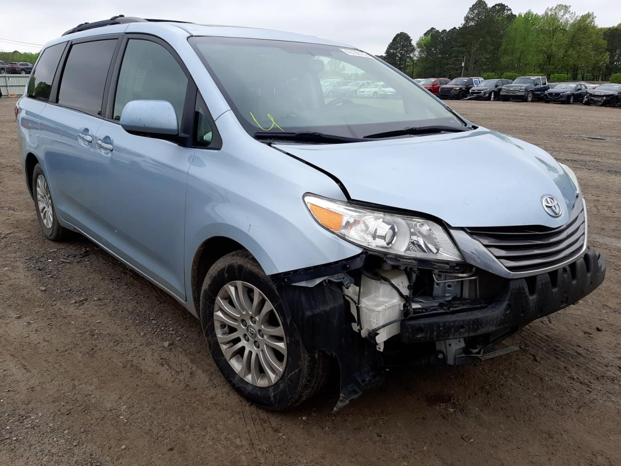 TOYOTA SIENNA XLE 2016 with VIN 5TDYK3DC9GS722965 - Photo from auction