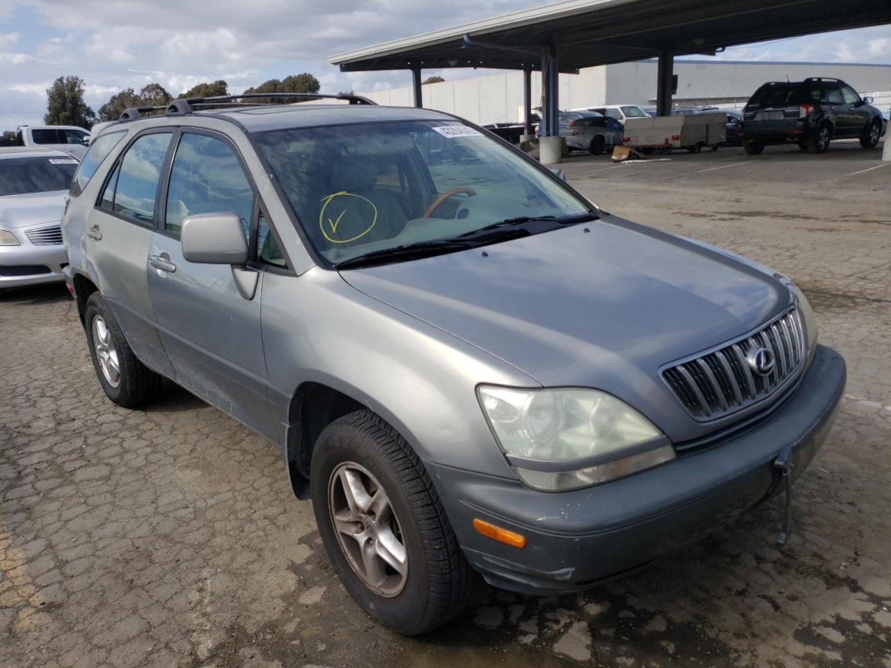 LEXUS RX 300 2001 with VIN JTJHF10UX10174943 - Photo from auction