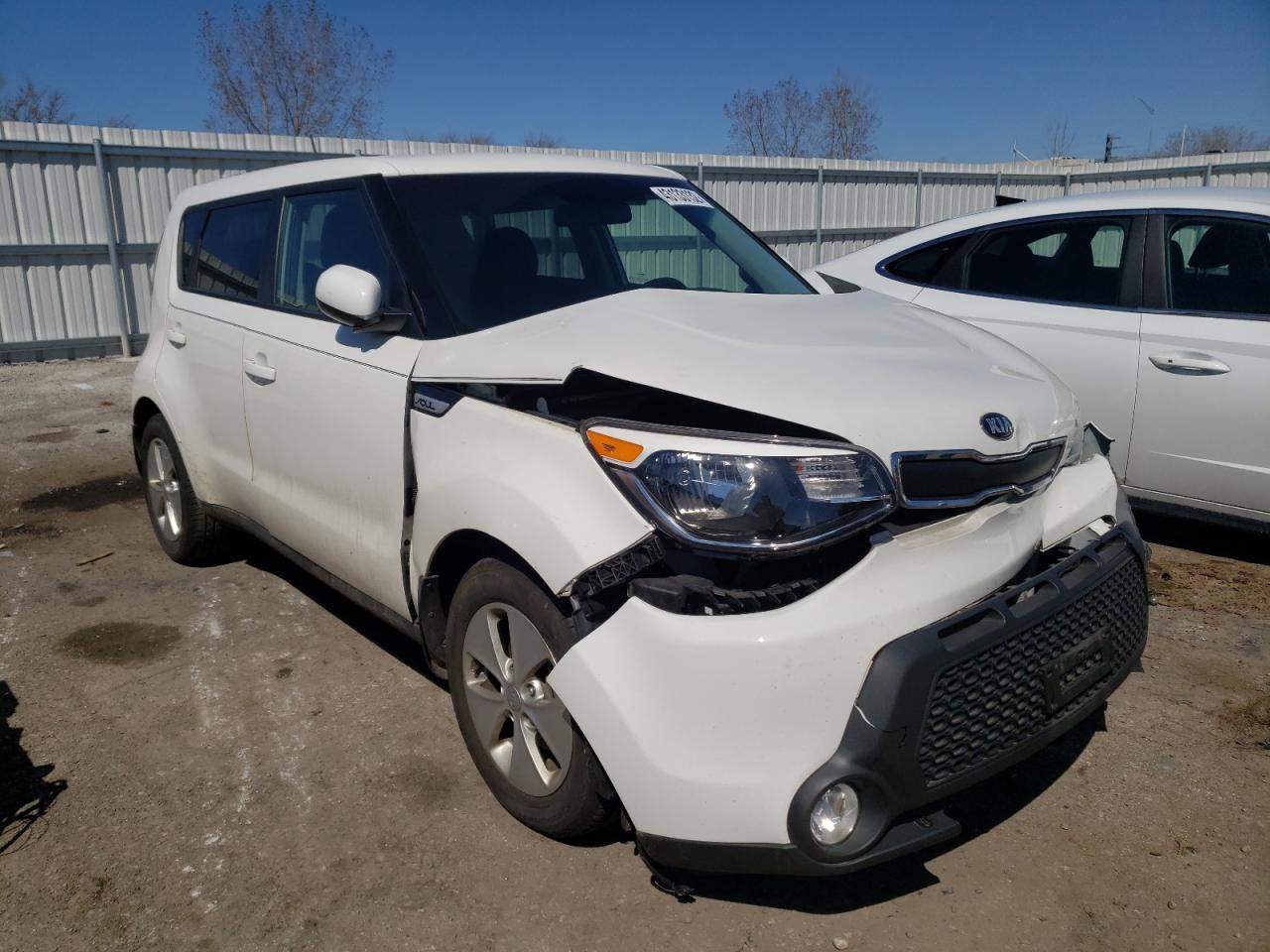 KIA SOUL 2015 with VIN KNDJN2A23F7236045 - Photo from auction