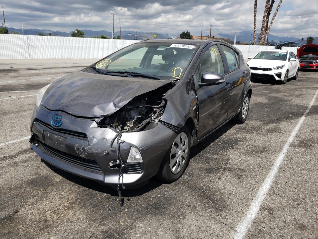 Photo 2 from auction – 2014 TOYOTA PRIUS C with VIN JTDKDTB36E1568440
