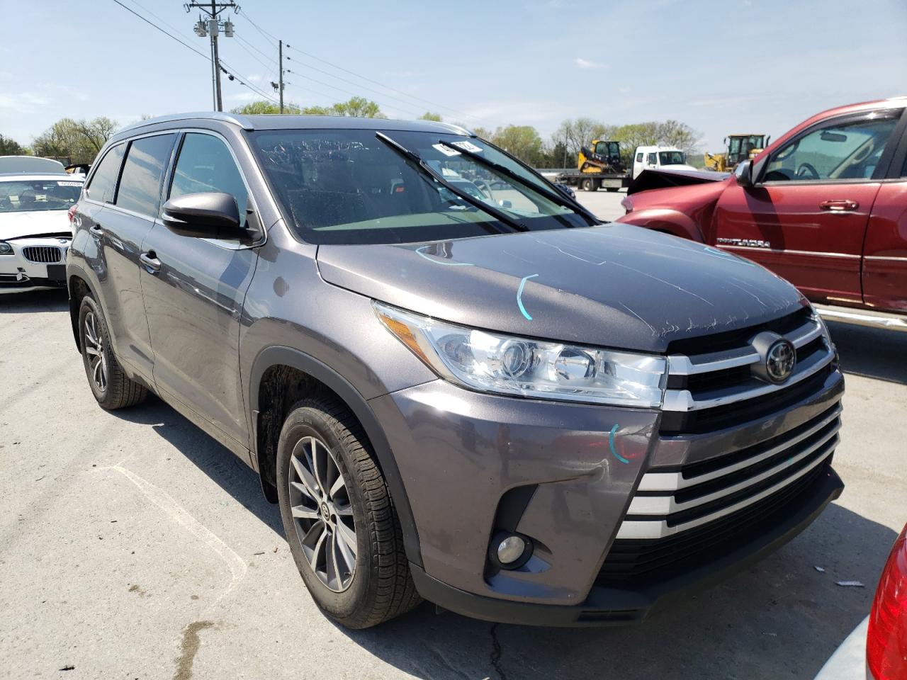 TOYOTA HIGHLANDER 2017 with VIN 5TDJZRFH9HS521352 - Photo from auction