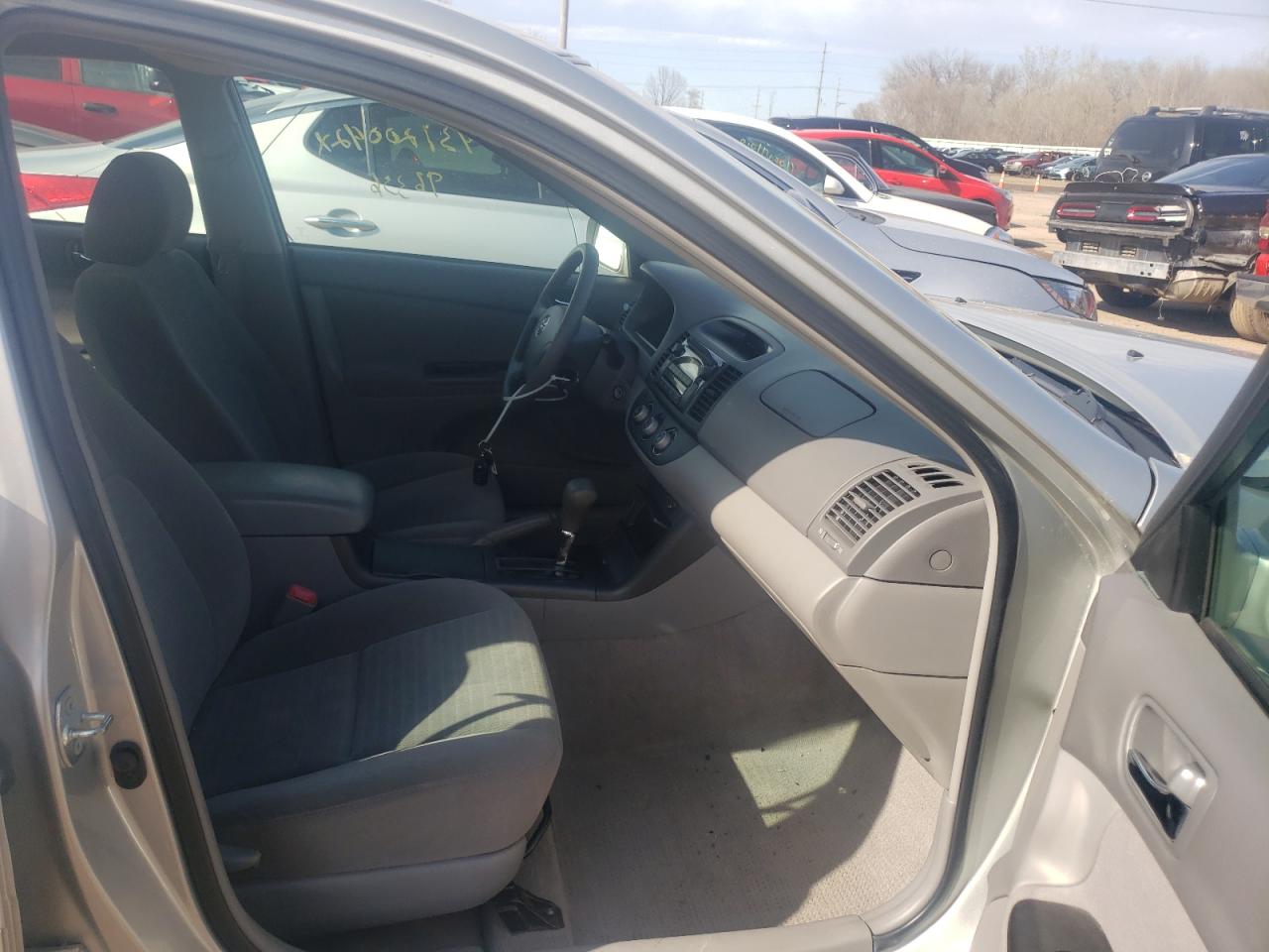 Photo 5 from auction – 2005 TOYOTA CAMRY LE with VIN 4T1BE32K35U402018