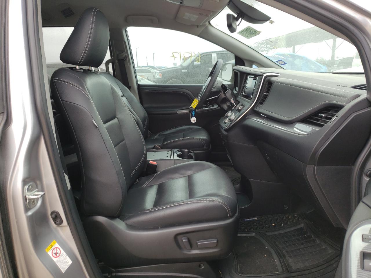 Photo 5 from auction – 2018 TOYOTA SIENNA SE with VIN 5TDXZ3DCXJS903040