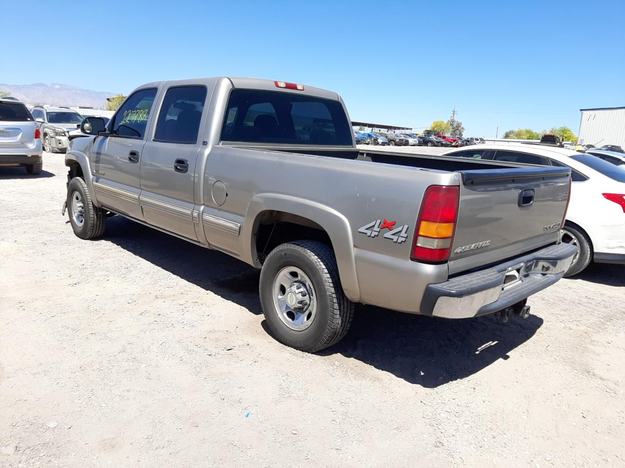 Photo 3 from auction – 2002 CHEVROLET SILVERADO with VIN 1GCGK13U02F162014