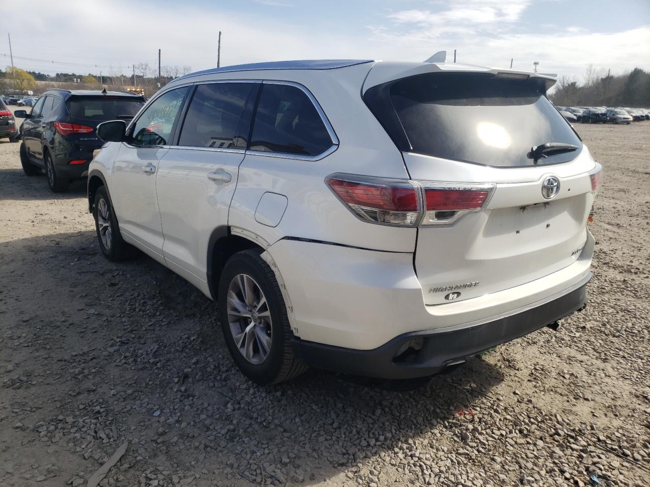 Photo 3 from auction – 2015 TOYOTA HIGHLANDER with VIN 5TDJKRFH3FS146821