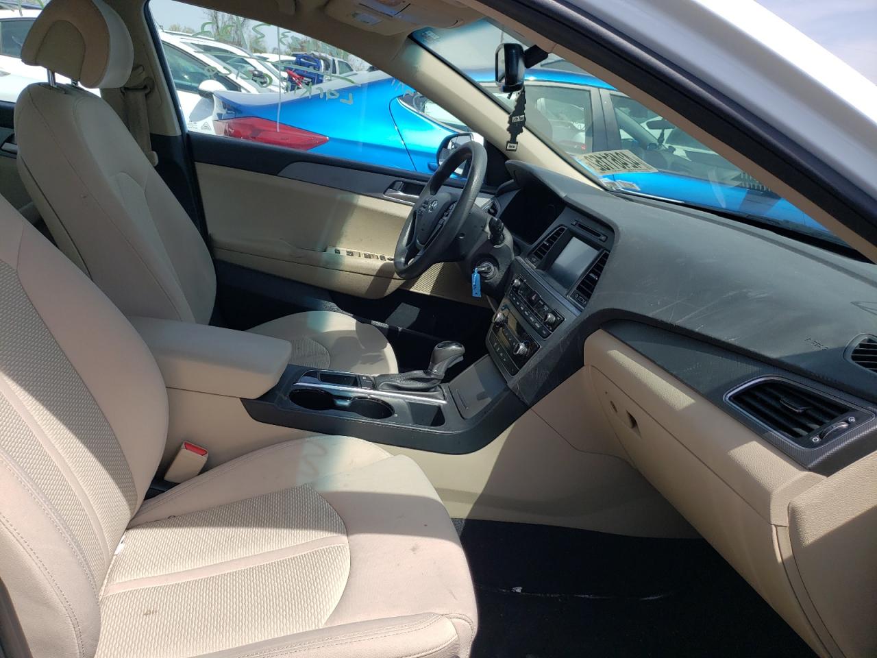 Photo 5 from auction – 2017 HYUNDAI SONATA SE with VIN 5NPE24AF2HH459796