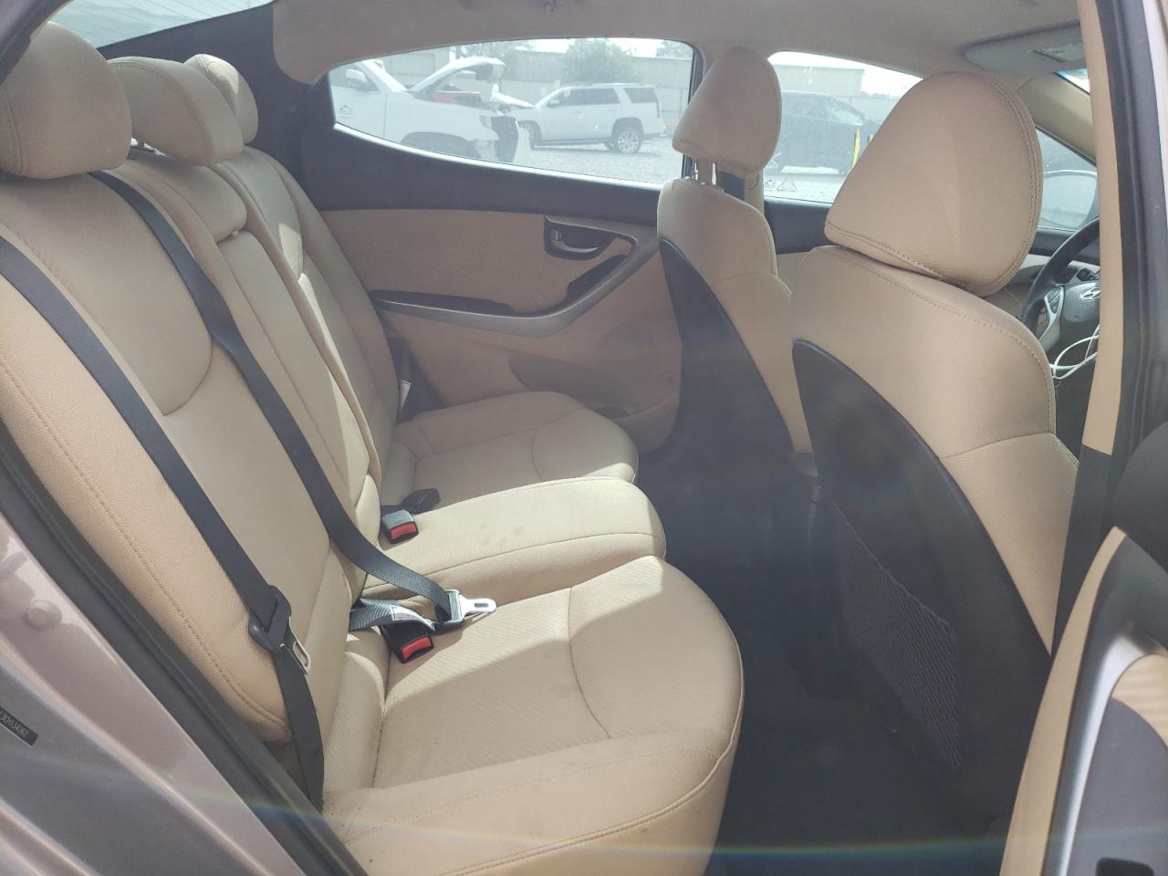 Photo 6 from auction – 2012 HYUNDAI ELANTRA GL with VIN 5NPDH4AE3CH134262