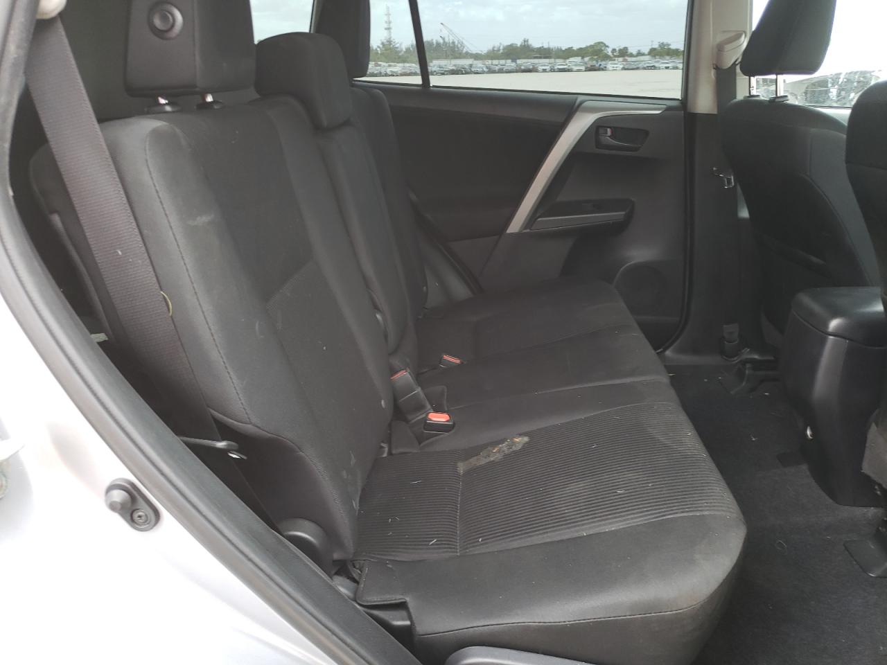 Photo 6 from auction – 2017 TOYOTA RAV4 LE with VIN 2T3ZFREV3HW402102