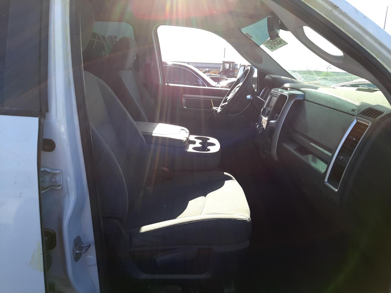 Photo 5 from auction – 2015 RAM 2500 SLT with VIN 3C6UR5DL6FG556950