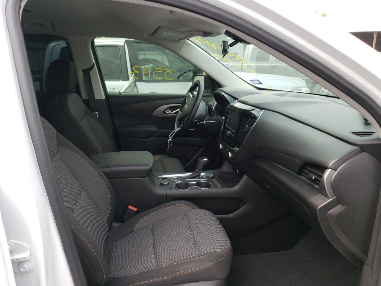 Photo 5 from auction – 2018 CHEVROLET TRAVERSE L with VIN 1GNERFKW8JJ257507