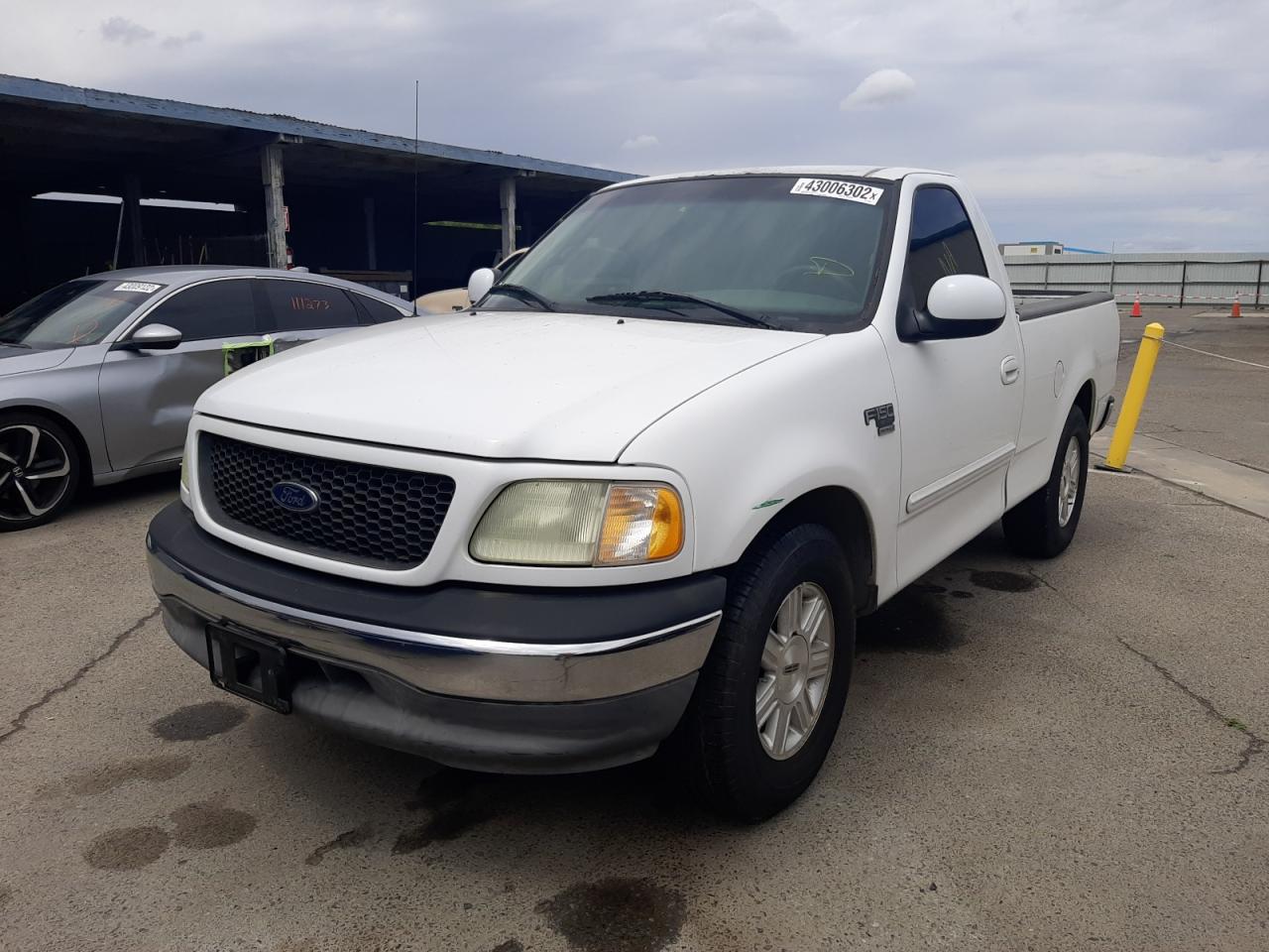 Photo 2 from auction – 2002 FORD F150 with VIN 1FTRF17W42NA00045