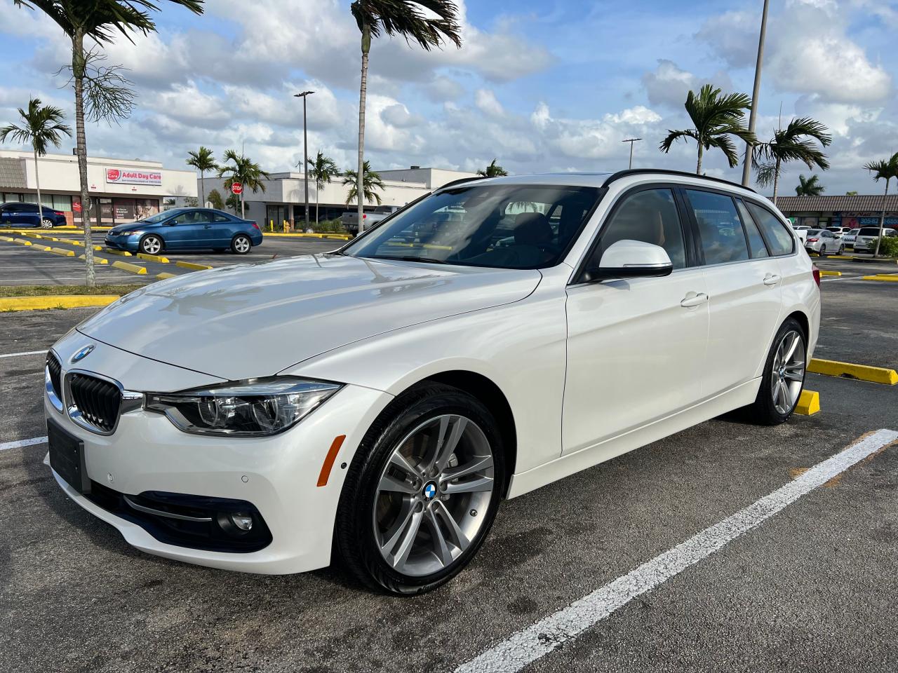 Zdjęcie 2 z aukcji – 2017 BMW 330 XI z VIN WBA8K3C50HK679142