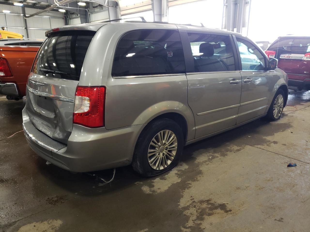 Photo 4 from auction – 2013 CHRYSLER TOWN & COU with VIN 2C4RC1CG7DR585281