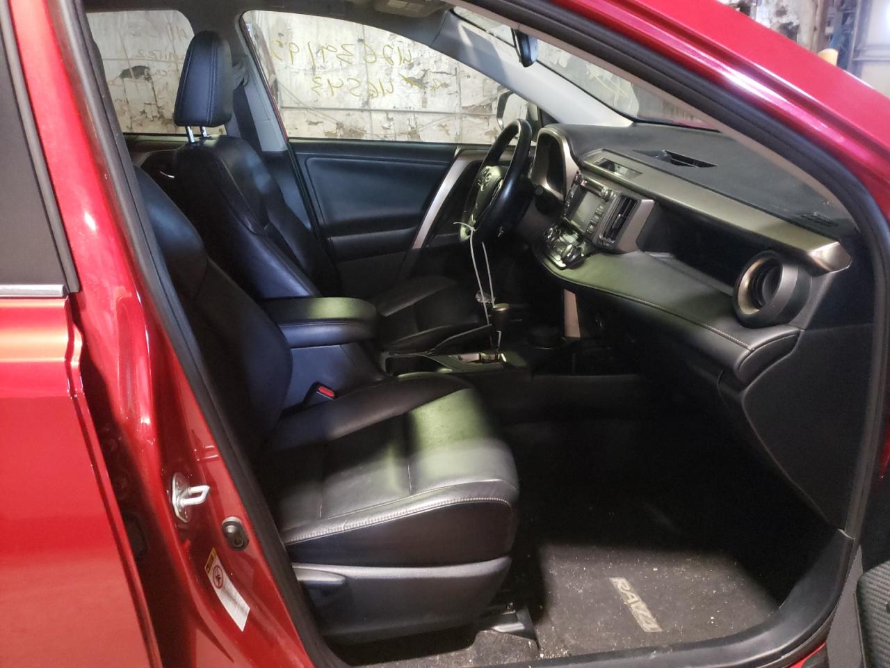 Photo 5 from auction – 2015 TOYOTA RAV4 LIMIT with VIN JTMDFREV8FD110997