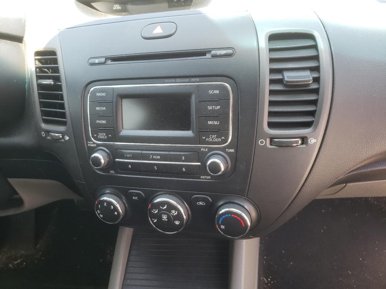 Photo 9 from auction – 2015 KIA FORTE LX with VIN KNAFK4A60F5323973