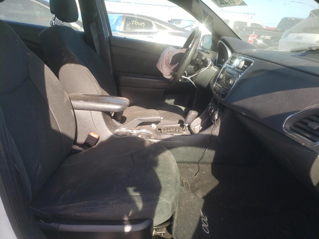 Photo 5 from auction – 2011 CHRYSLER 200 LX with VIN 1C3BC4FBXBN570629