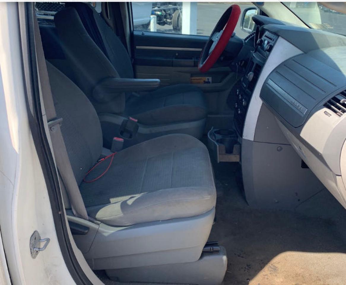 Photo 5 from auction – 2010 DODGE GRAND CARA with VIN 2D4RN4DE3AR340081