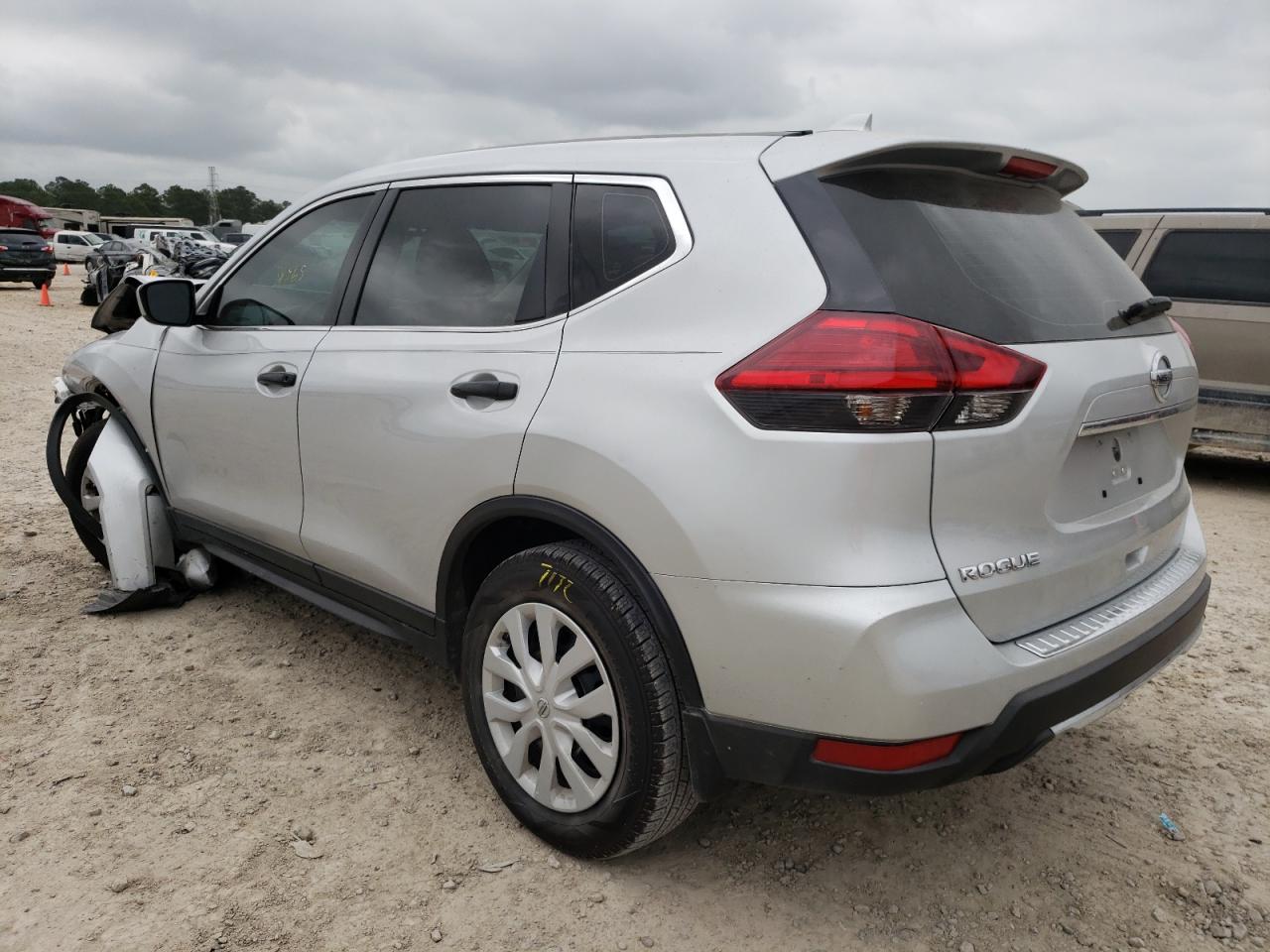 Photo 3 from auction – 2017 NISSAN ROGUE S with VIN 5N1AT2MT6HC743263