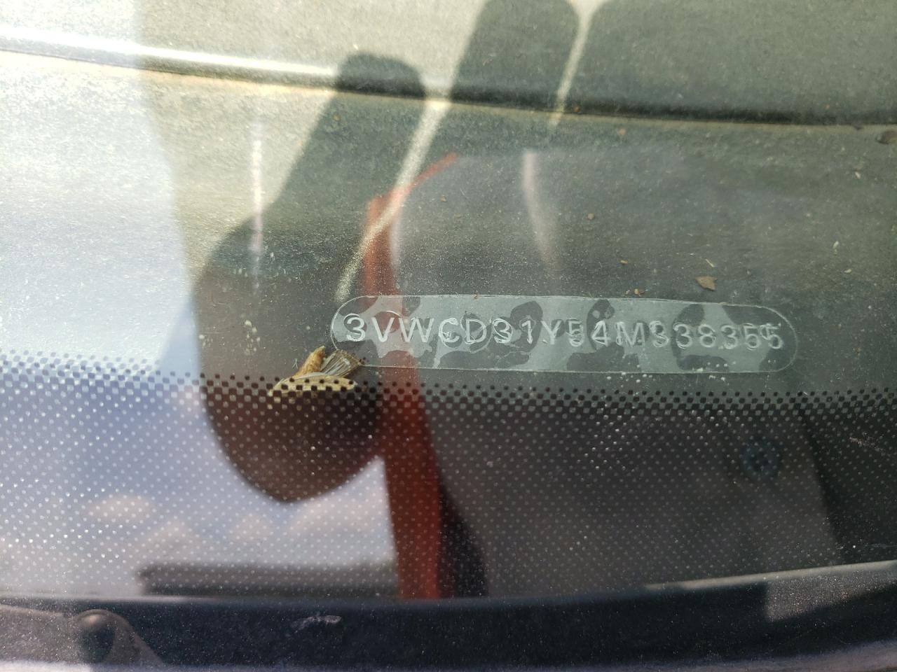 Photo 10 from auction – 2004 VOLKSWAGEN NEW BEETLE with VIN 3VWCD31Y54M338355