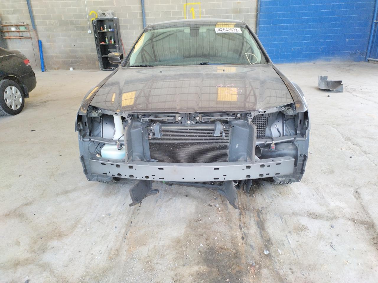 Photo 9 from auction – 2016 CHRYSLER 300 LIMITE with VIN 2C3CCAAG4GH216479