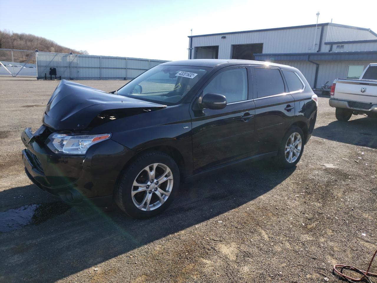 Photo 2 from auction – 2014 MITSUBISHI OUTLANDER with VIN JA4JZ4AX0EZ008481