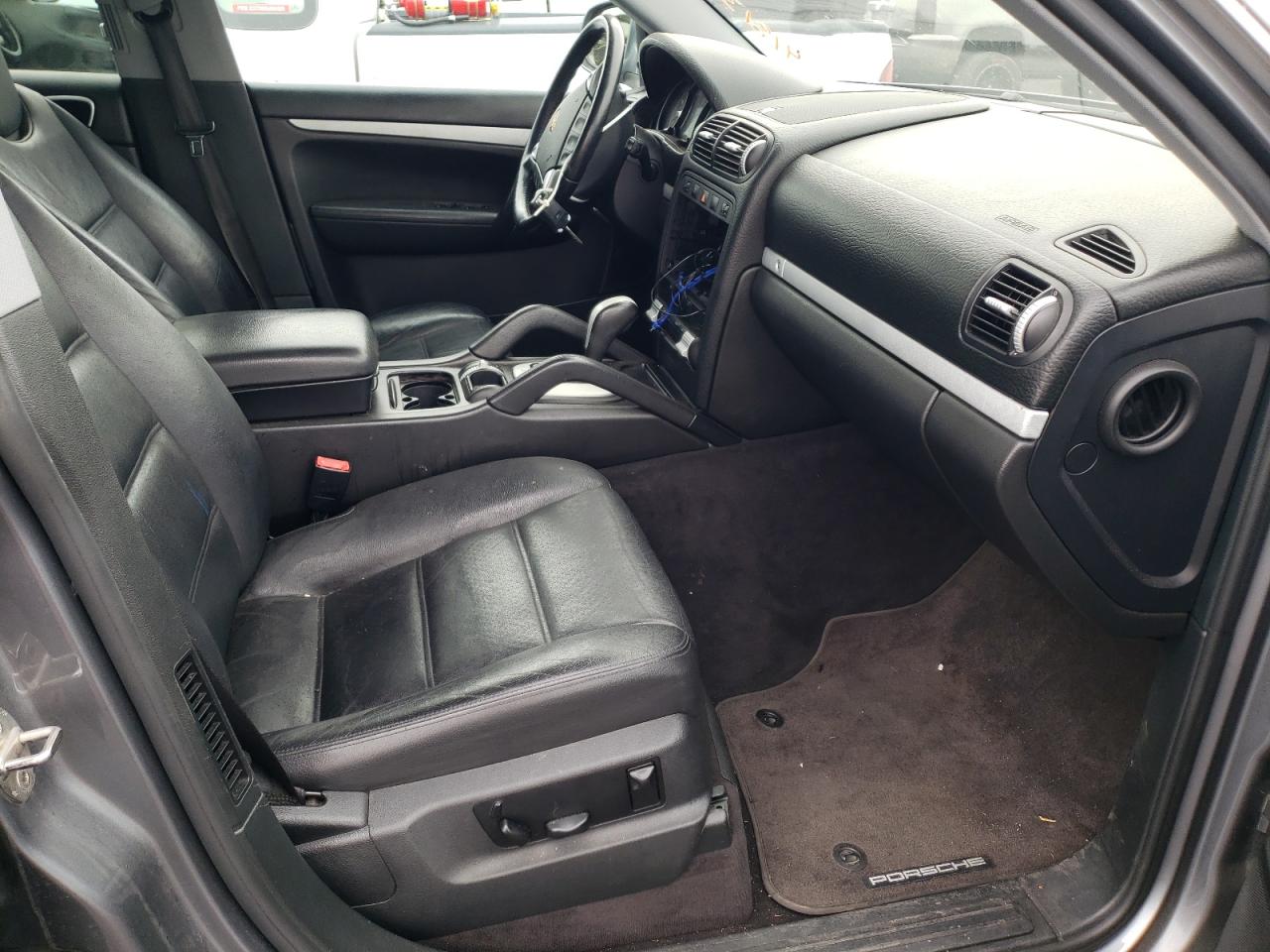Photo 5 from auction – 2005 PORSCHE CAYENNE with VIN WP1AA29P75LA25415