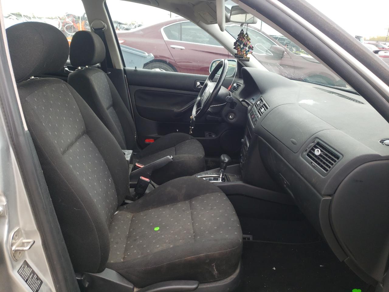 Photo 5 from auction – 2000 VOLKSWAGEN JETTA GL with VIN 3VWRA29M6YM037548