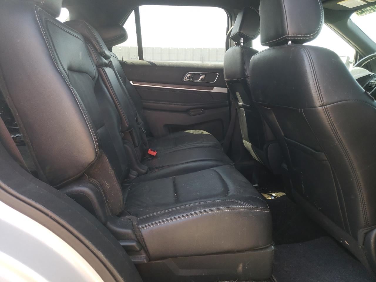 Photo 6 from auction – 2017 FORD EXPLORER L with VIN 1FM5K8F82HGC93863