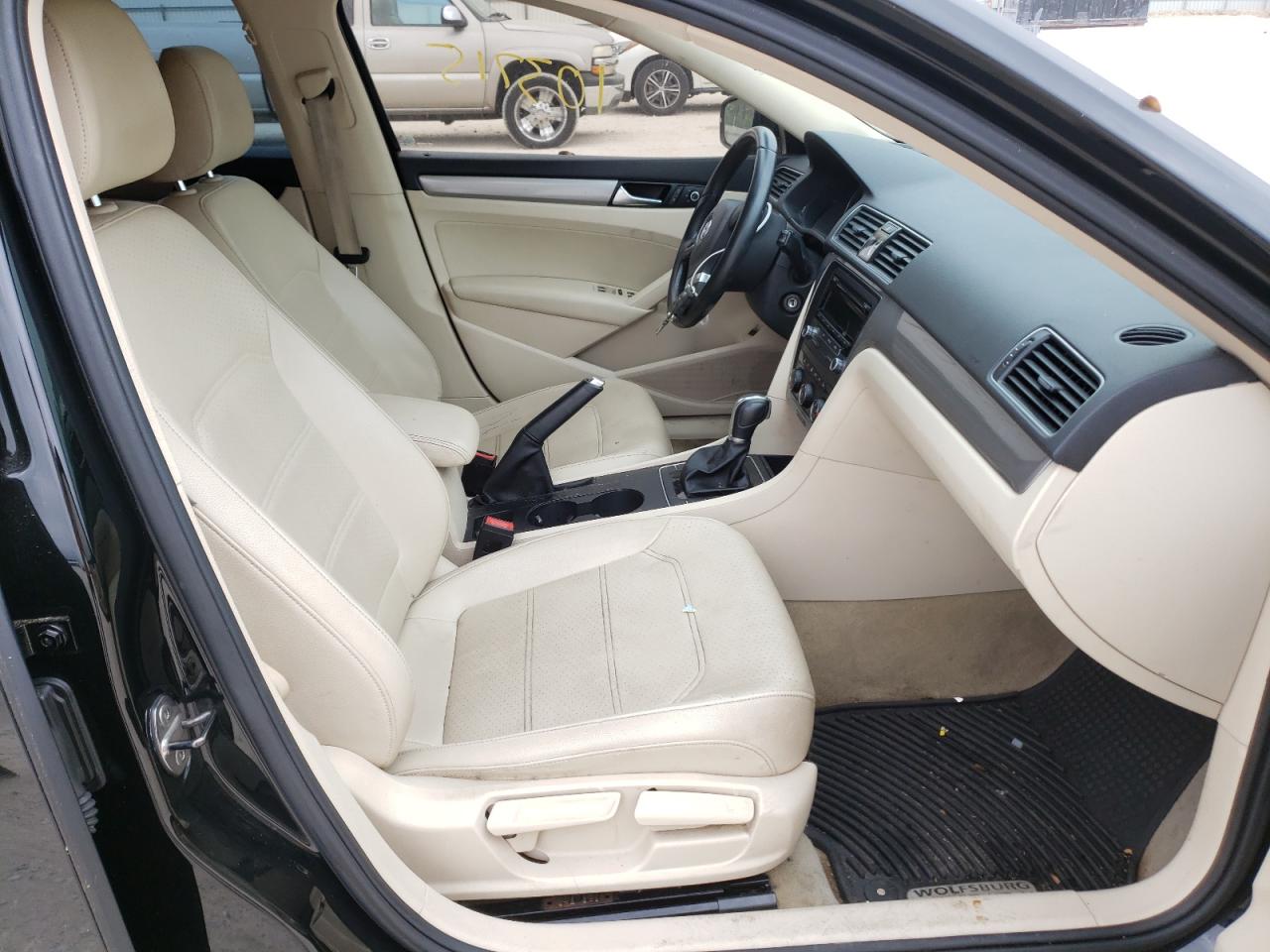 Photo 5 from auction – 2014 VOLKSWAGEN PASSAT S with VIN 1VWAS7A36EC115656