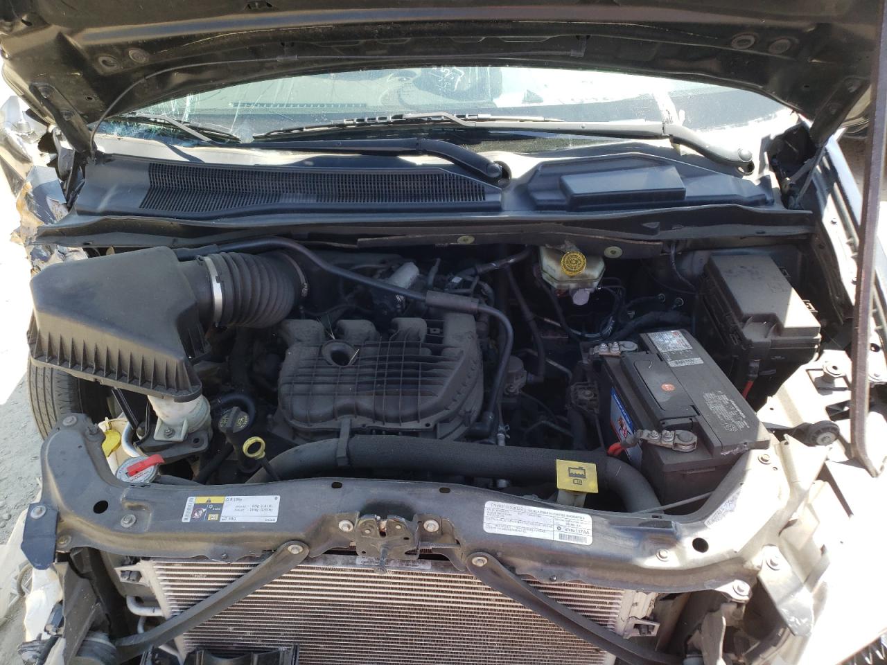 Photo 7 from auction – 2015 CHRYSLER TOWN & COU with VIN 2C4RC1BG5FR644591