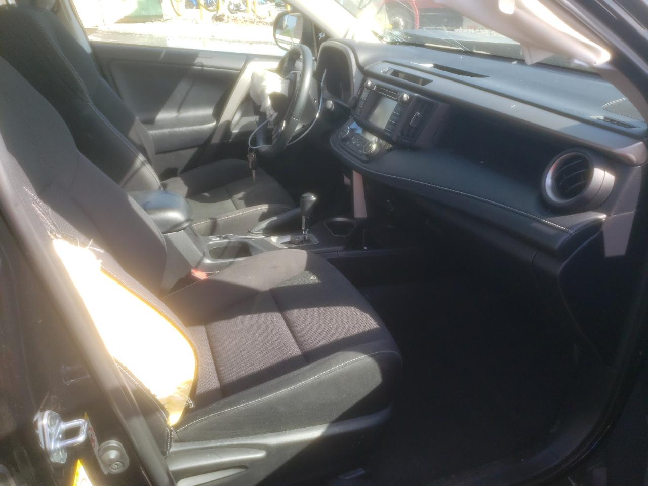 Photo 5 from auction – 2017 TOYOTA RAV4 XLE with VIN 2T3WFREV5HW353617