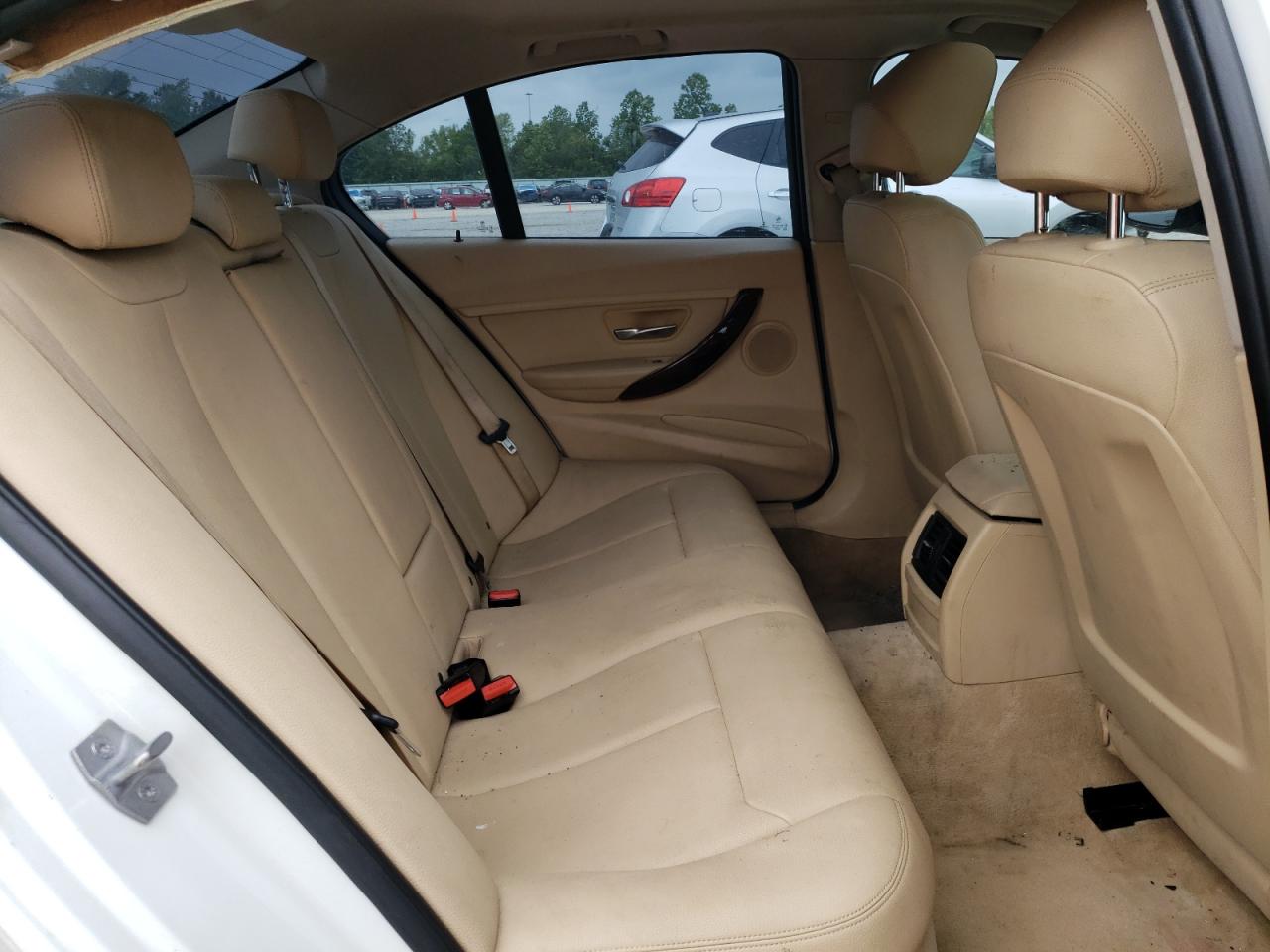 Photo 6 from auction – 2014 BMW 320 I with VIN WBA3B1G59ENT00903