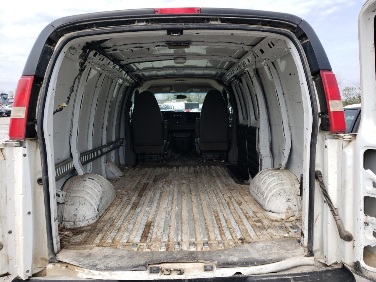 Photo 6 from auction – 2012 CHEVROLET EXPRESS G1 with VIN 1GCSGAFX0C1132396