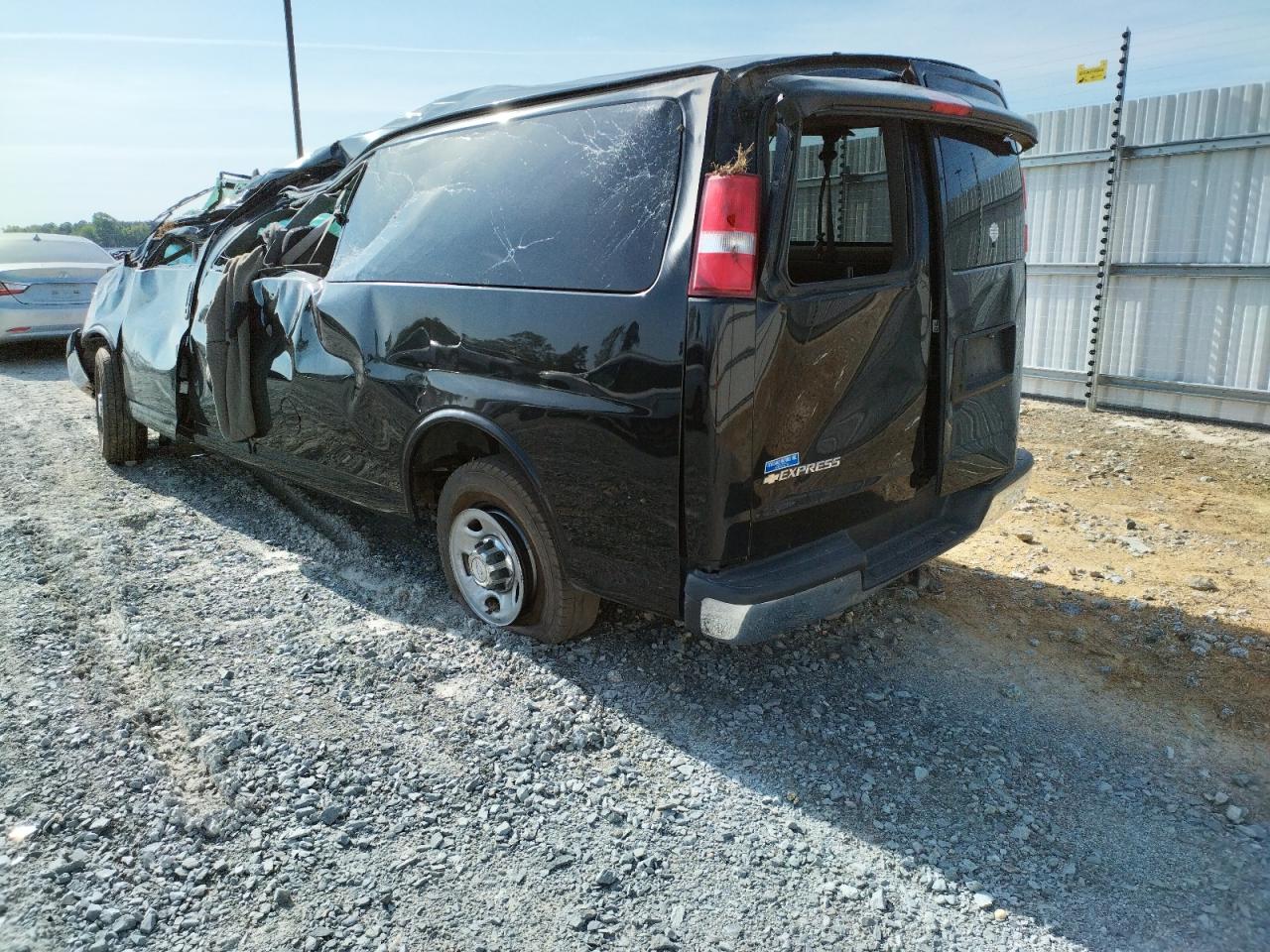 Photo 3 from auction – 2017 CHEVROLET EXPRESS G3 with VIN 1GAZGPFG9H1242333