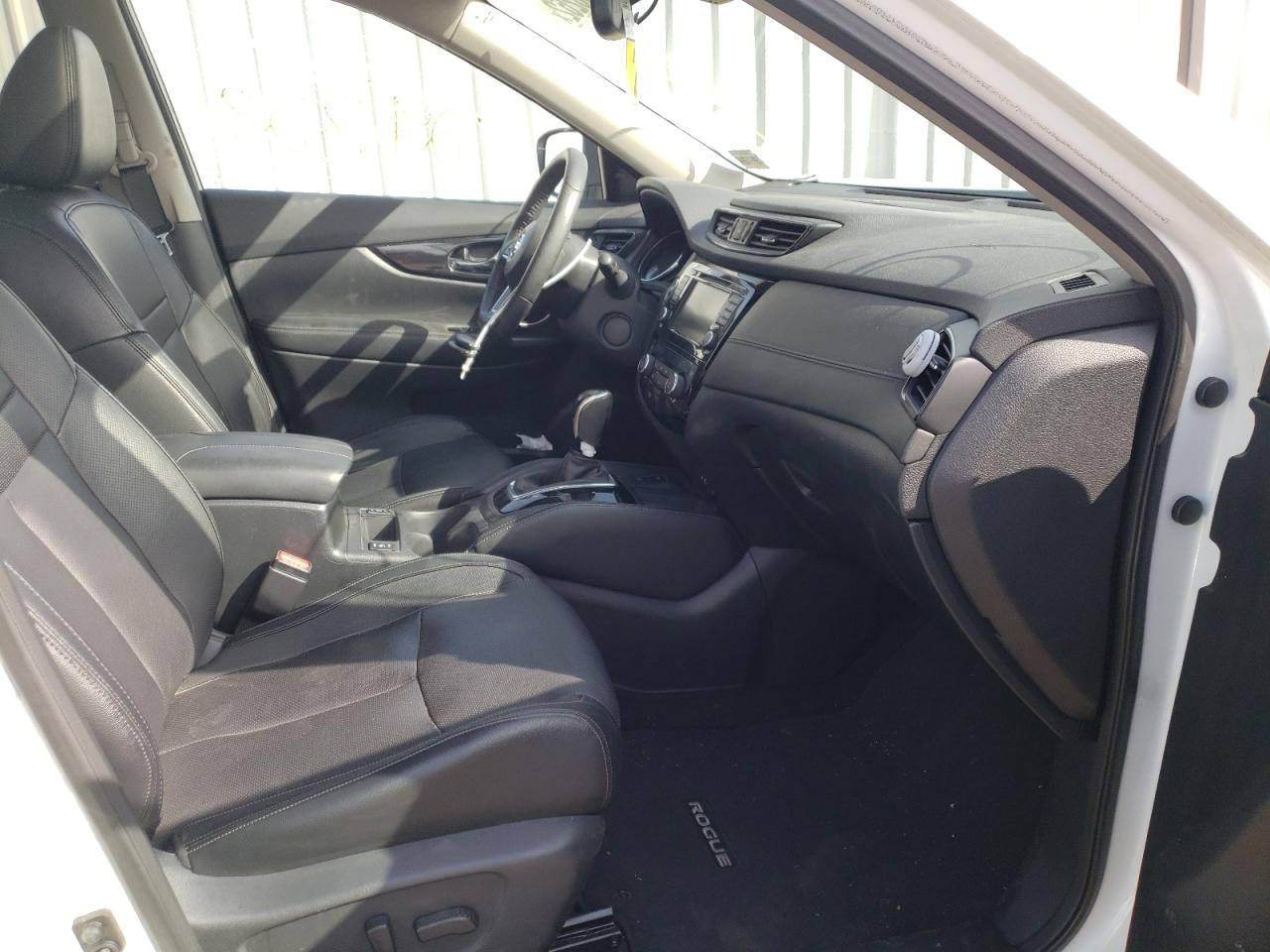 Photo 5 from auction – 2019 NISSAN ROGUE S with VIN 5N1AT2MV8KC826993