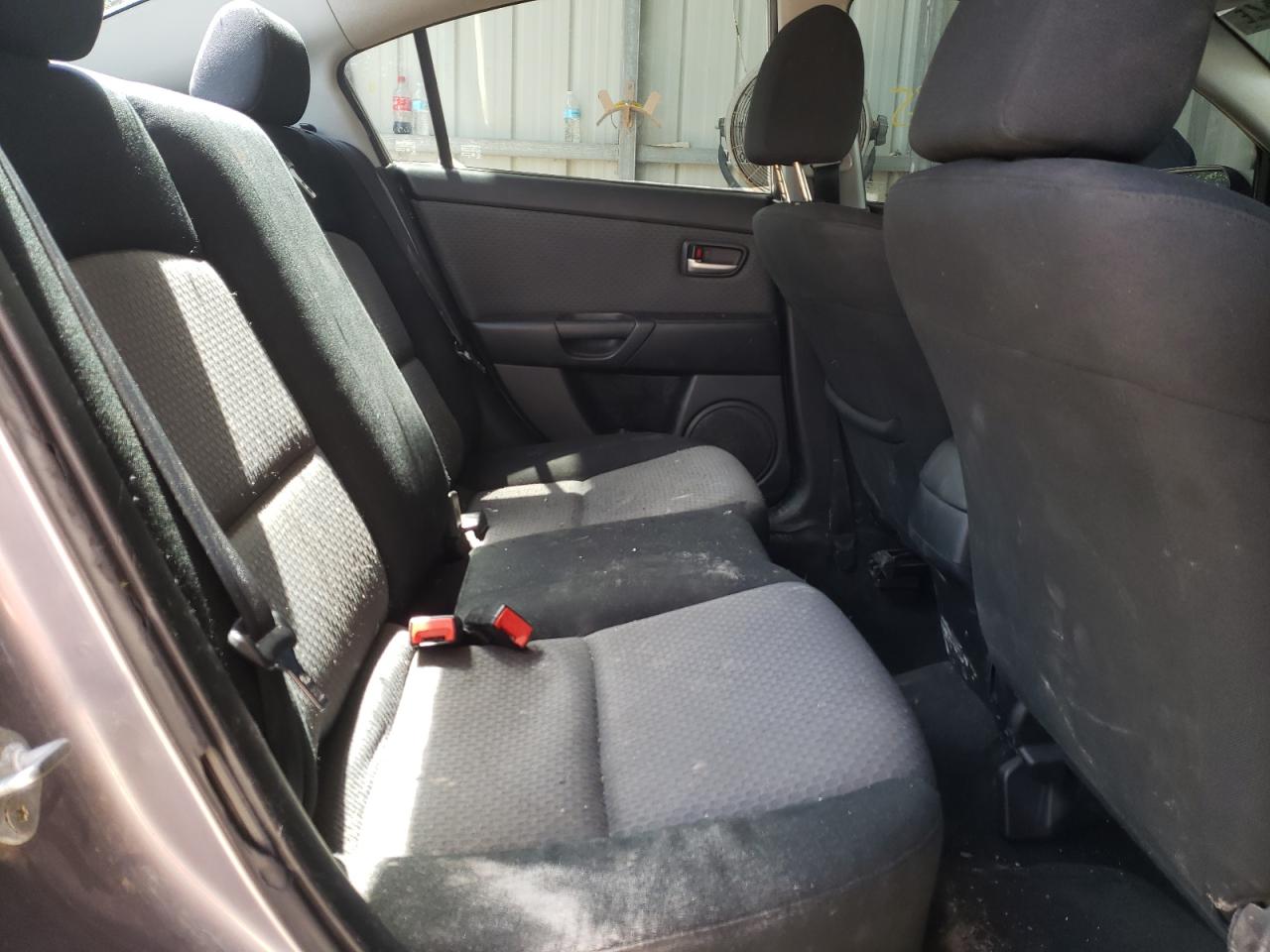 Photo 6 from auction – 2006 MAZDA 3 I with VIN JM1BK12F261428939