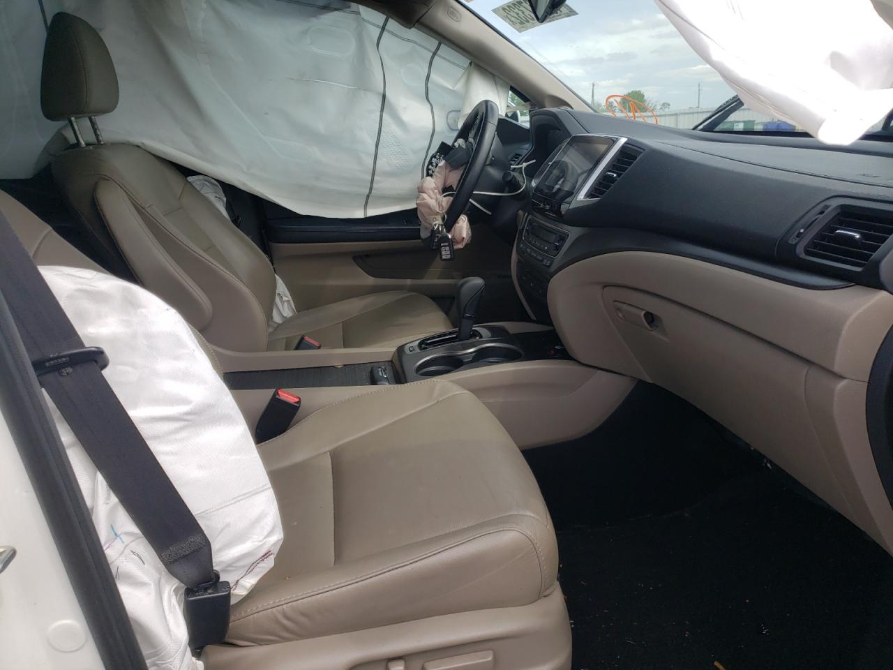 Photo 5 from auction – 2016 HONDA PILOT EXL with VIN 5FNYF6H86GB052436
