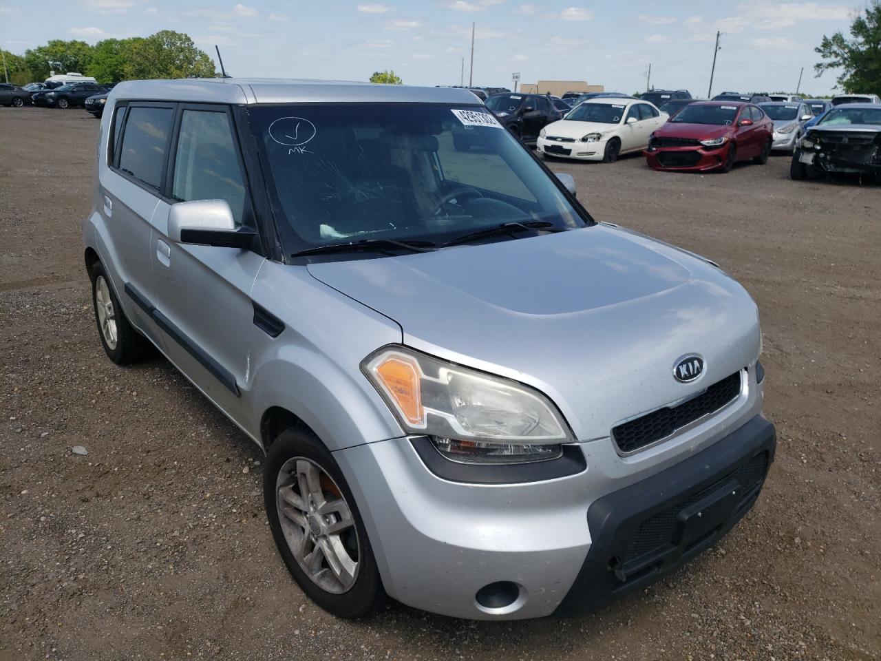 KIA SOUL + 2010 with VIN KNDJT2A24A7117001 - Photo from auction