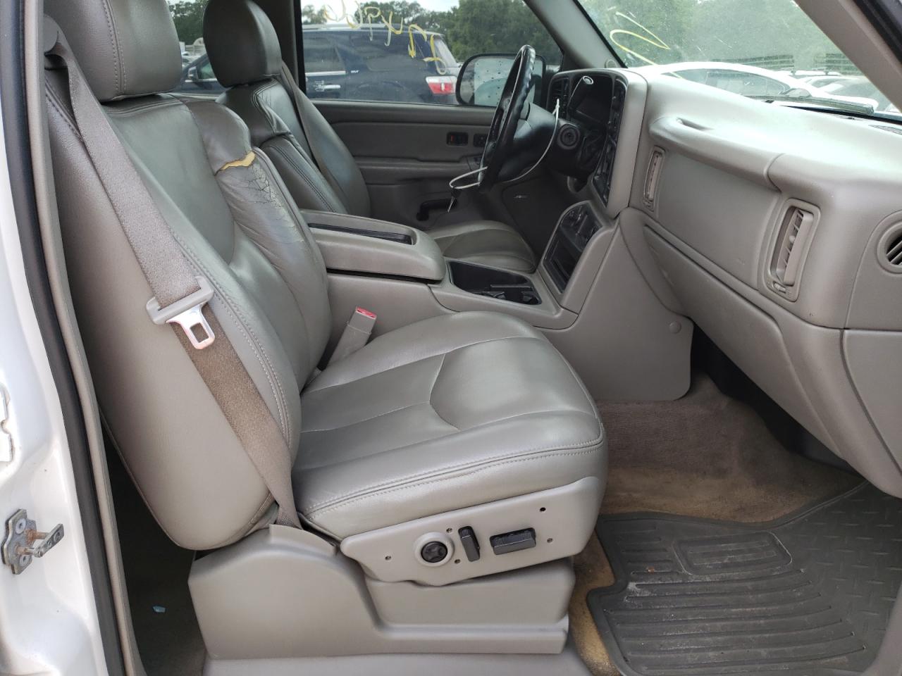 Photo 5 from auction – 2004 CHEVROLET SILVERADO with VIN 1GCHK232X4F233523