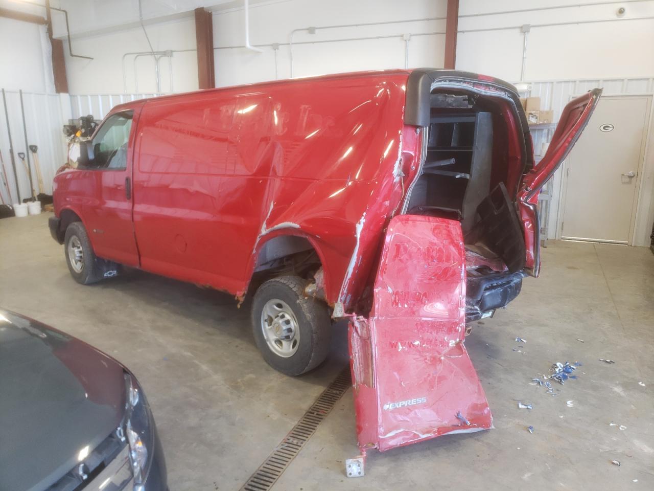 Photo 3 from auction – 2005 CHEVROLET EXPRESS G2 with VIN 1GCGG25V951122951