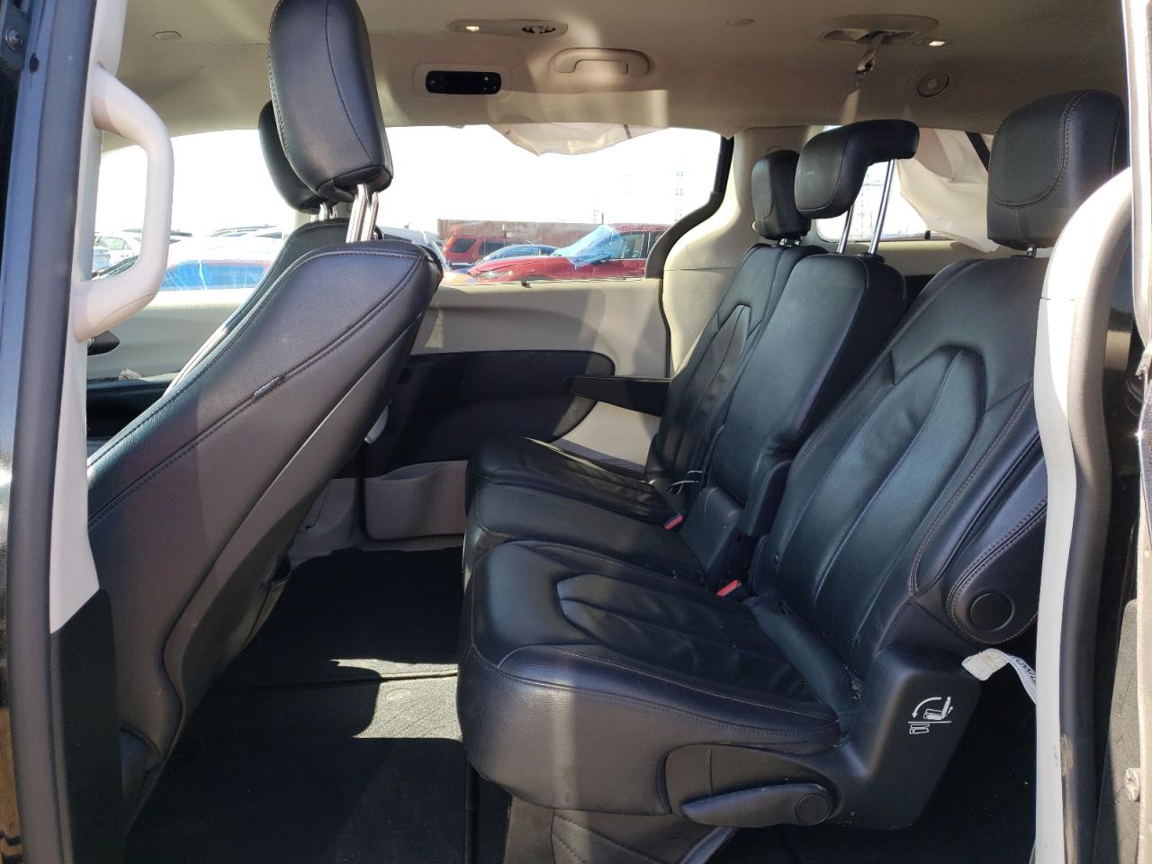Photo 6 from auction – 2017 CHRYSLER PACIFICA T with VIN 2C4RC1EG4HR804684