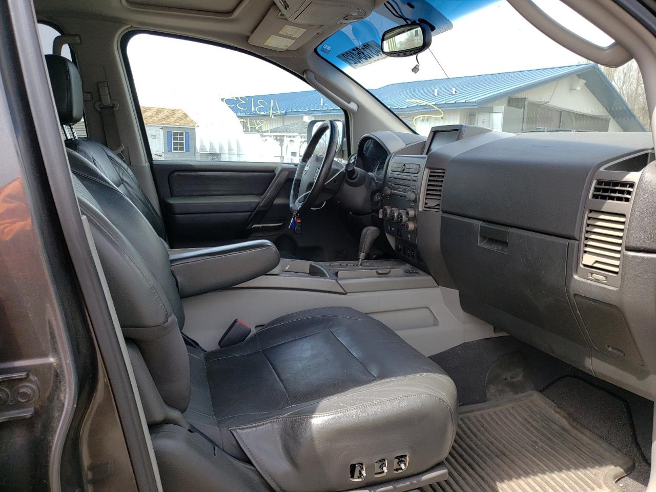 Photo 5 from auction – 2004 NISSAN ARMADA SE with VIN 5N1AA08B94N715953