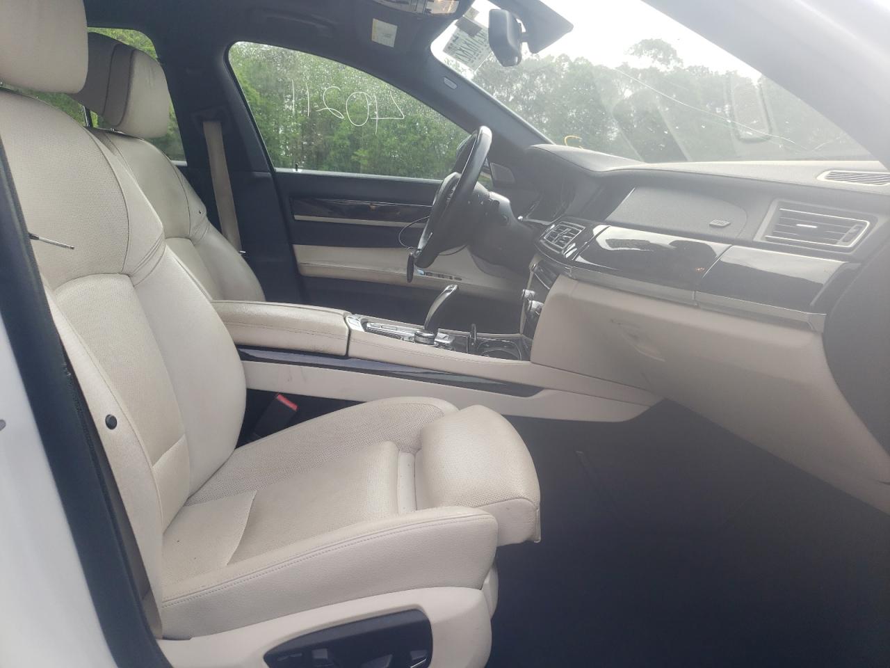 Photo 5 from auction – 2013 BMW 740 I with VIN WBAYA6C56DD143945
