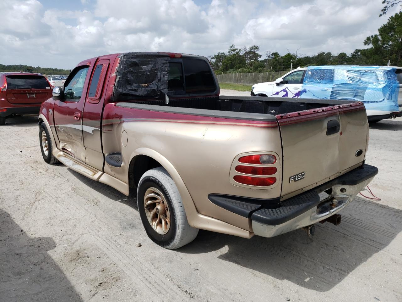 Photo 3 from auction – 2000 FORD F150 with VIN 2FTRX07L2YCA91800