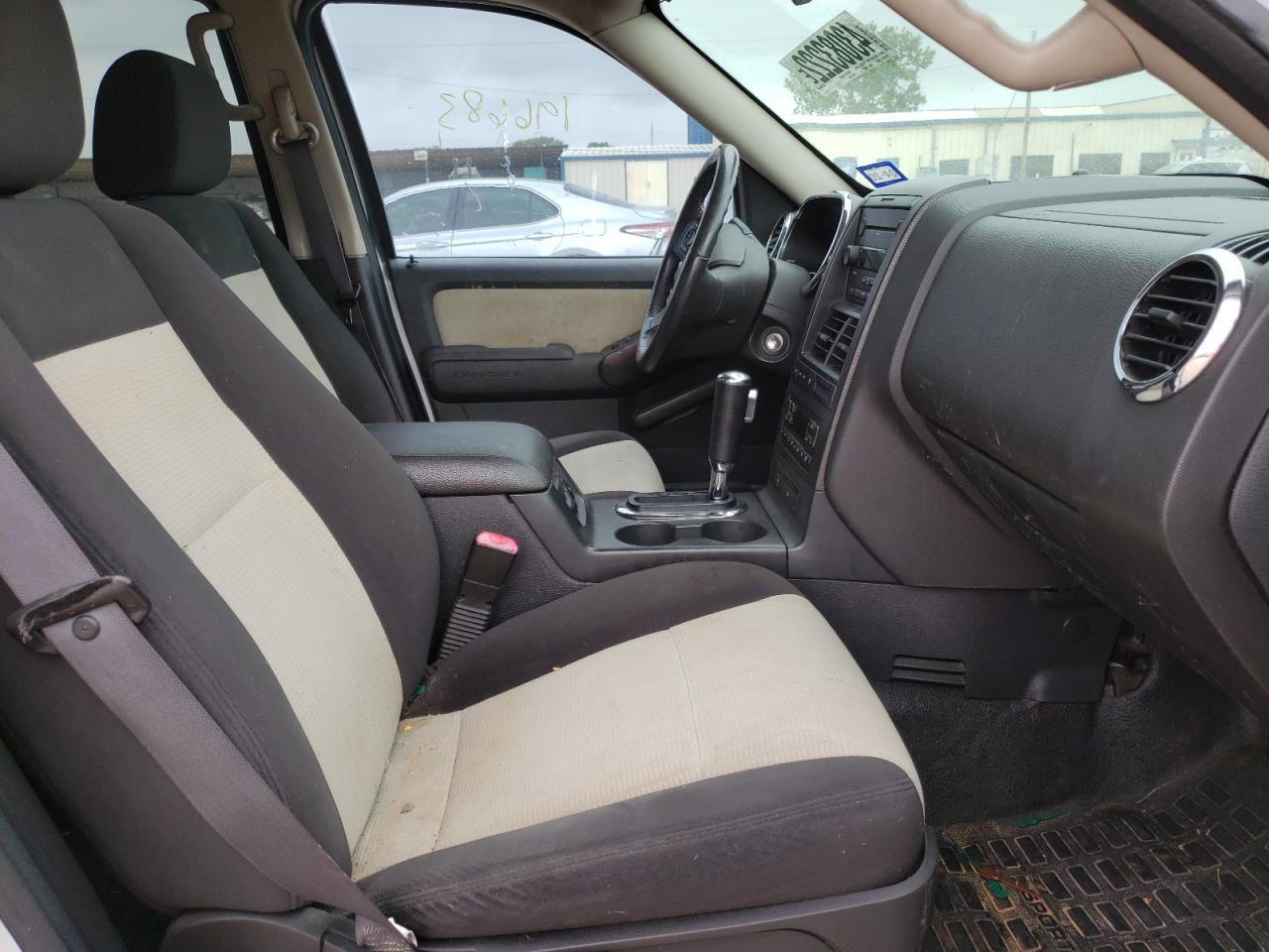 Photo 5 from auction – 2007 FORD EXPLORER S with VIN 1FMEU33K47UB01677